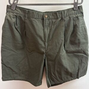 NWOT Bay To Bay Green Chino Shorts 42